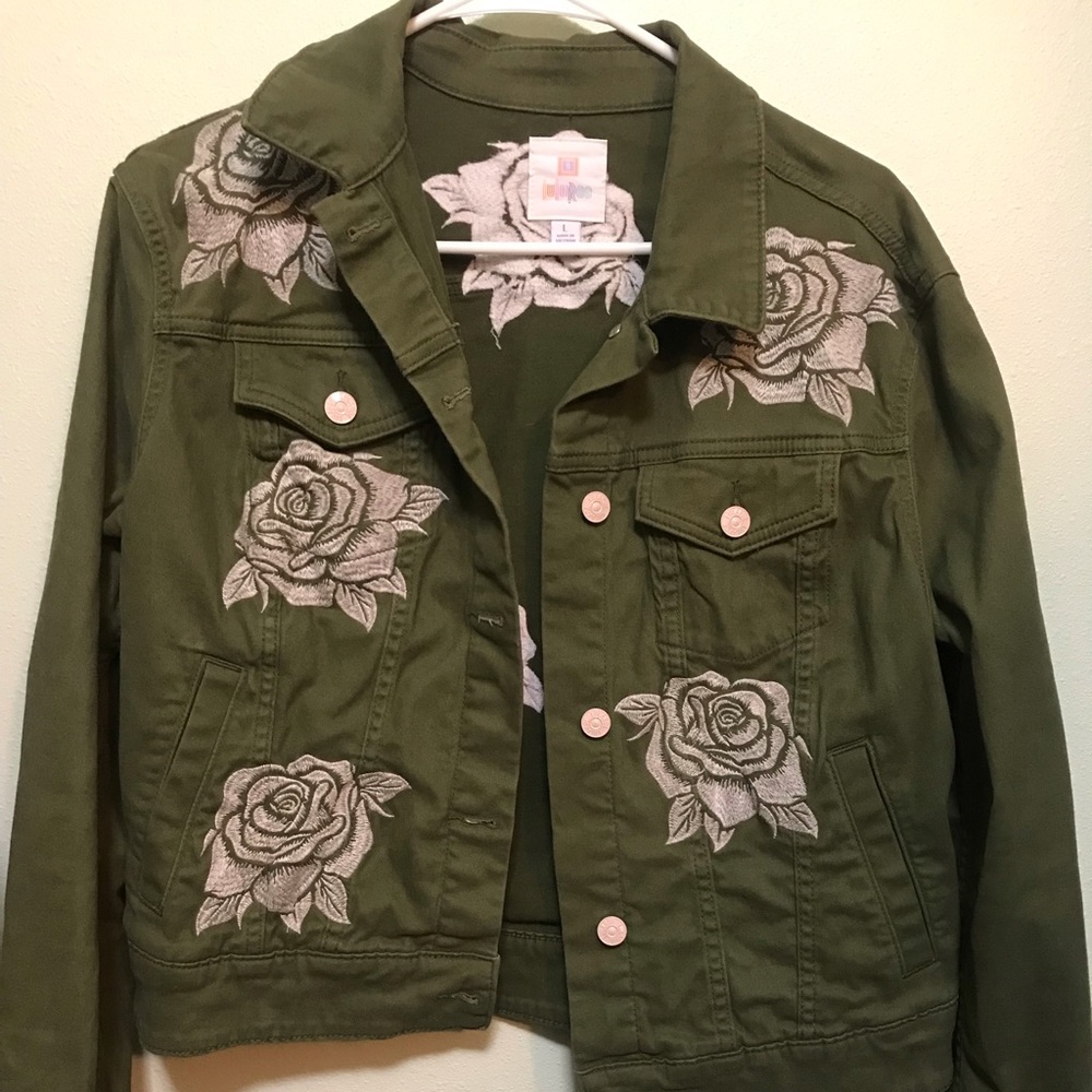 LulaRoe Jaxon large army green with cream roses